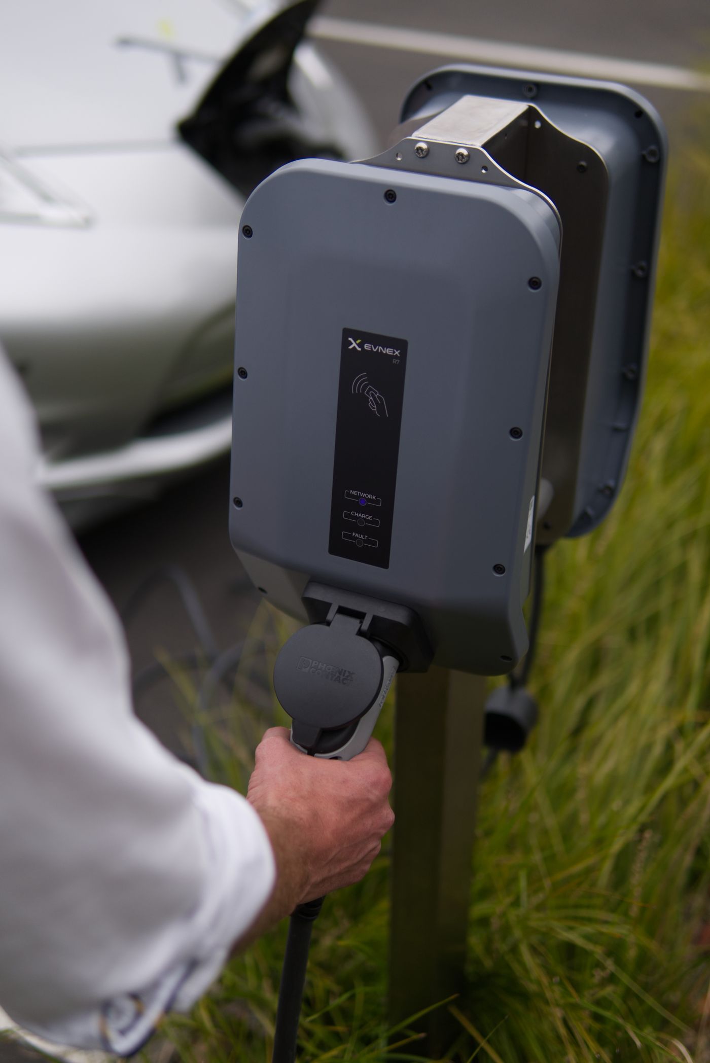 Connecting a charger